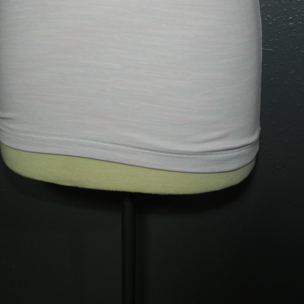 Lululemon Women Barely Pink Racerback Workout Tank Top Size 13 Inches Pit To Pit - Picture 6 of 7